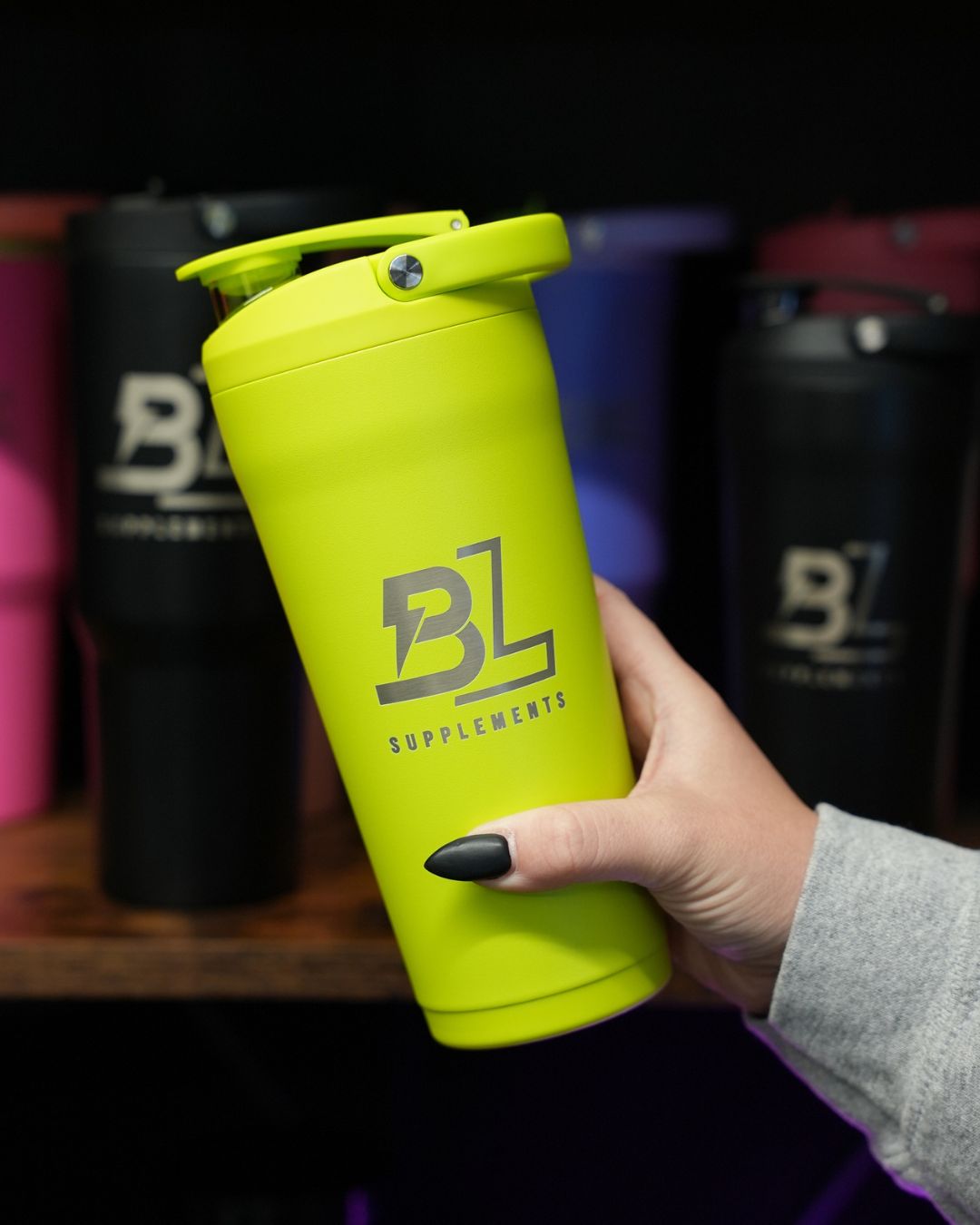 BlackLabel Supplements HydroJug 24 oz insulated shaker with a sleek design and secure lid for mixing drinks and staying hydrated.