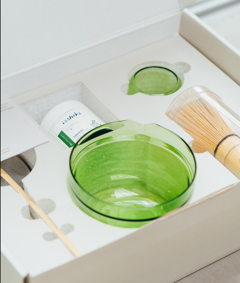 Isshiki Matcha Yabukita tin and Hario cup set with matcha accessories