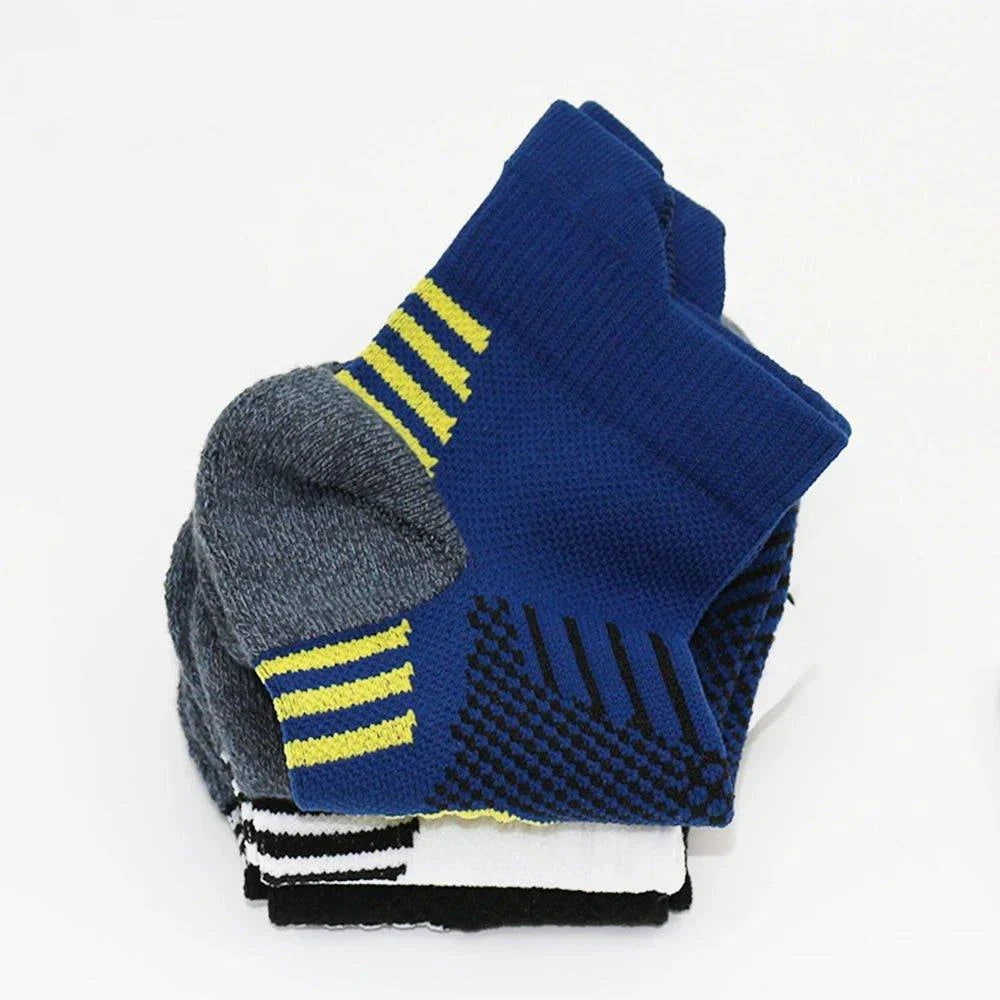 Mandotos 3-pair sports socks with towel bottoms, non-slip soles, quick-drying fabric, suitable for running, basketball, and training.