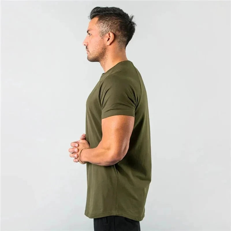 Mandotos men's casual short sleeve T-shirt with muscle fit, gym and streetwear style, ideal for summer fitness and bodybuilding.